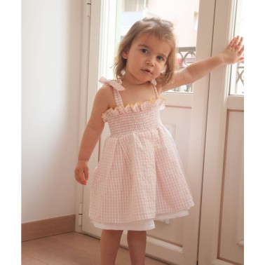 Robe smocks en vichy rose avec des bretelles à nouer sur les épaules