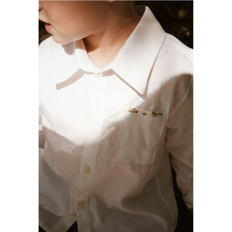 White organic cotton shirt with floral details on the cuffs and pocket
